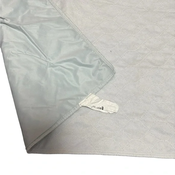 Waterproof mattress pad for twin bed. Measures 30 x 34. GUC - Picture 2 of 2
